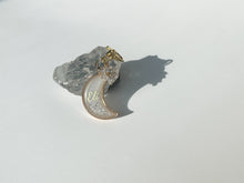 Load image into Gallery viewer, Luna