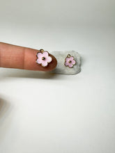 Load image into Gallery viewer, Daisy Charm