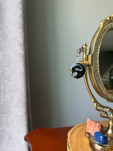 Load image into Gallery viewer, Golden Widow