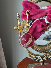 Load image into Gallery viewer, Nodo Neckerchief in Merlot/Grey Houndstooth