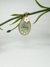 Load image into Gallery viewer, Daisy Charm