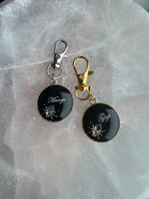 Load image into Gallery viewer, Golden Widow