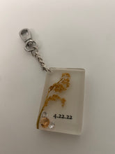 Load image into Gallery viewer, Custom Keepsake Keychain