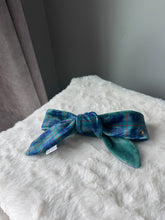 Load image into Gallery viewer, Nodo Neckerchief in Velvet Pine/Navy Tartan
