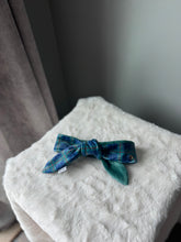 Load image into Gallery viewer, Nodo Neckerchief in Velvet Pine/Navy Tartan
