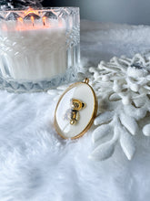Load image into Gallery viewer, Bramble Oval Bear Tag
